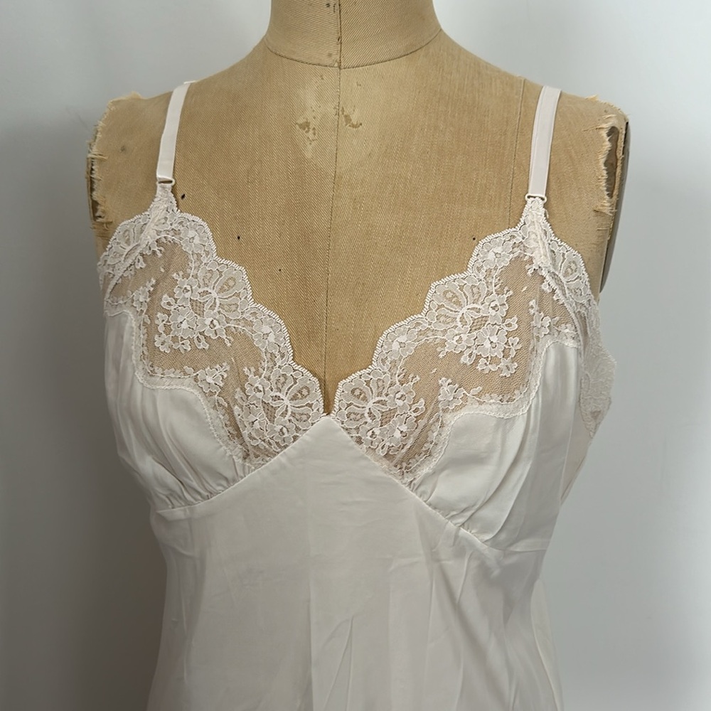 Vintage Barbizon lace slip lingerie adjustable straps 36
